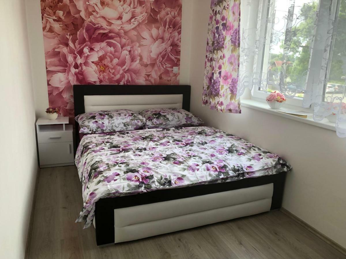 Apartman Na Lukach - Kopretina Тршебонь Экстерьер фото